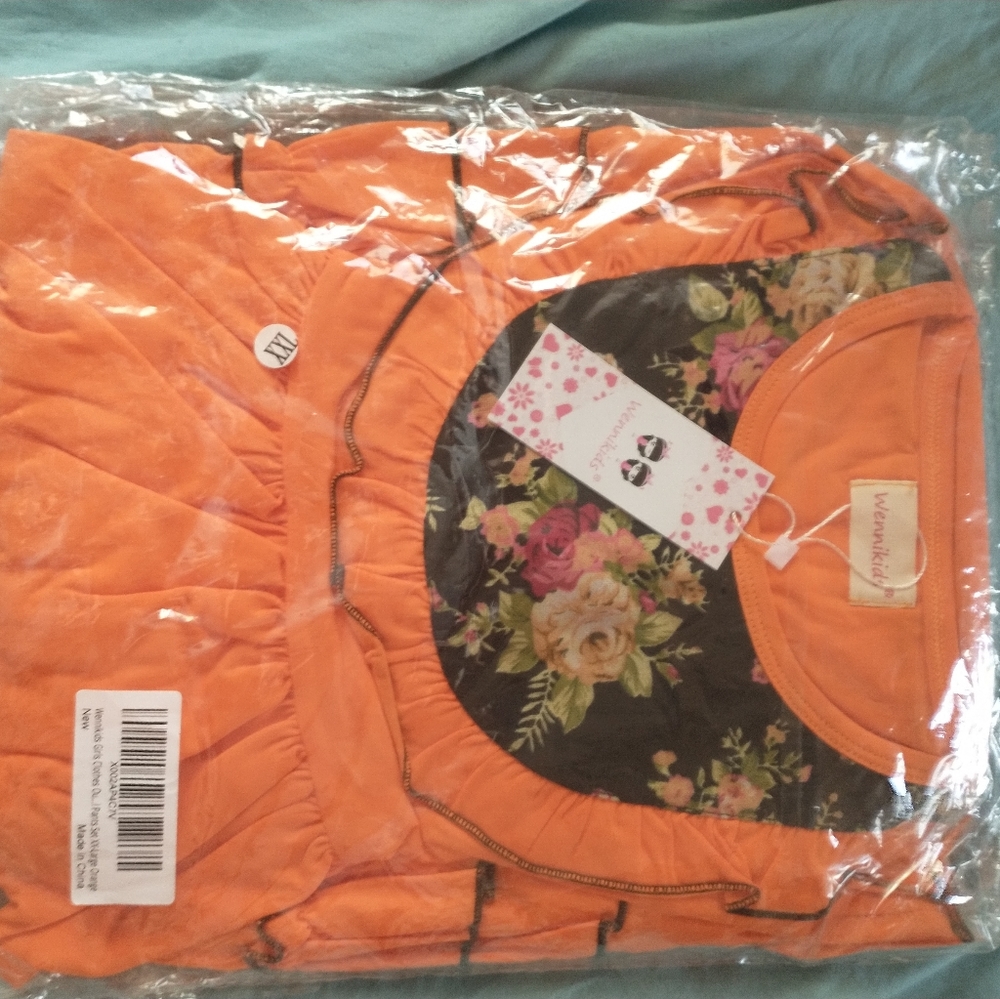 Wennikids size 5-6T bright orange and floral set